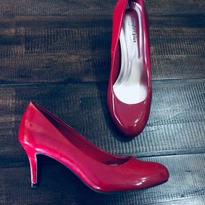Comfortplus bright red heels NWT